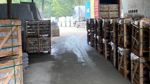 Selecting white marble blocks